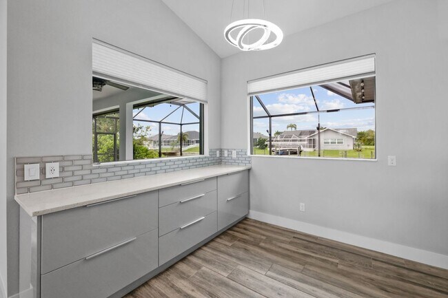 Building Photo - 3106 SW 22nd Ave