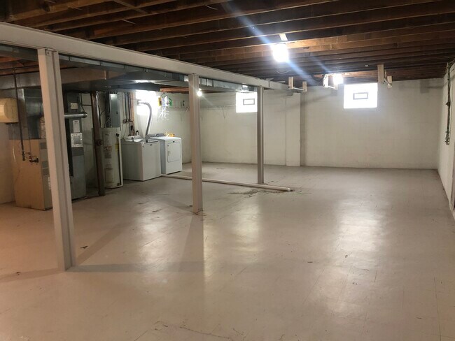 Building Photo - 11 St James Ct