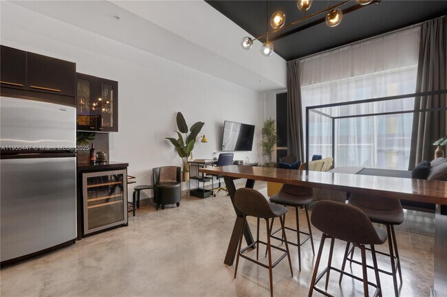 Building Photo - 253 NE 2nd St