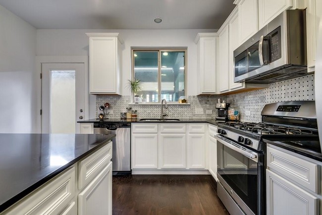 Building Photo - 7611 Wolverine St