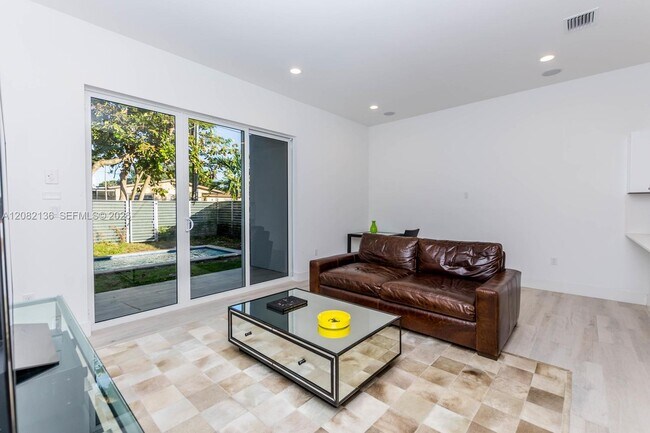 Building Photo - 2875 SW 33rd Ct