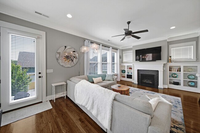 Building Photo - 324 Mariemont Way