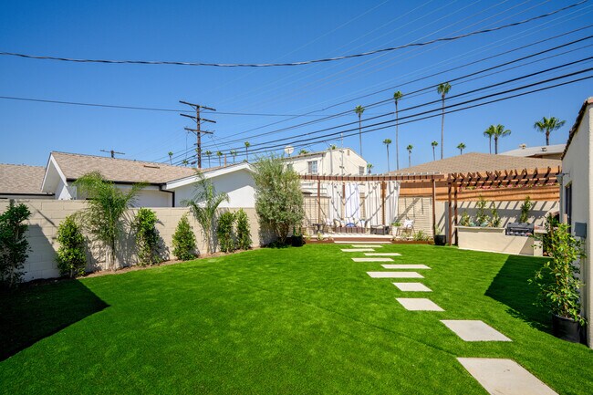 Building Photo - 635 Arden Ave