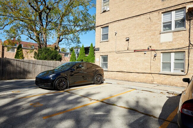 Building Photo - 2115 W Farwell Ave