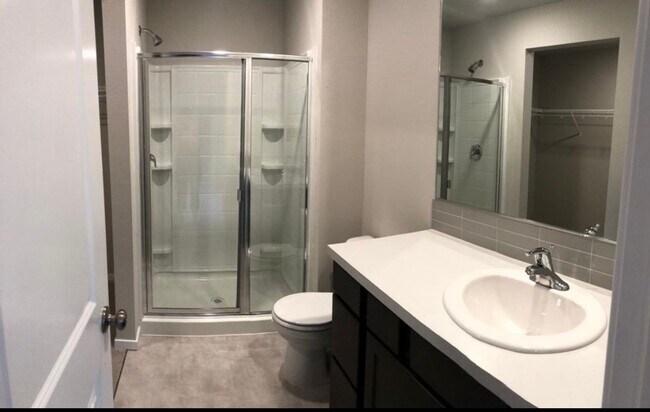 Building Photo - Beautiful 4 Bedroom Home with Attached Garage!