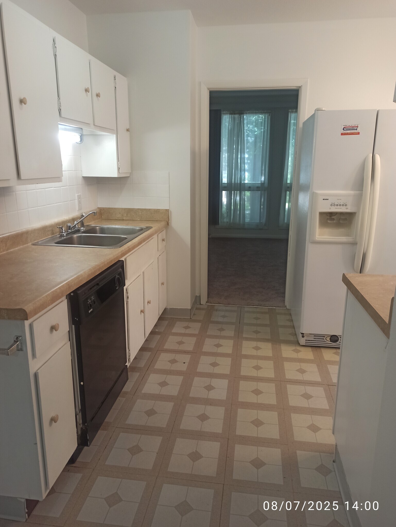 Kitchen. Living room - 2826 67th St