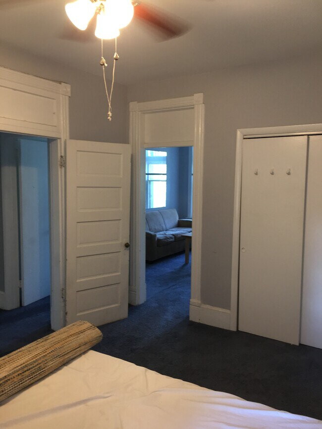 Building Photo - 219 C St NE