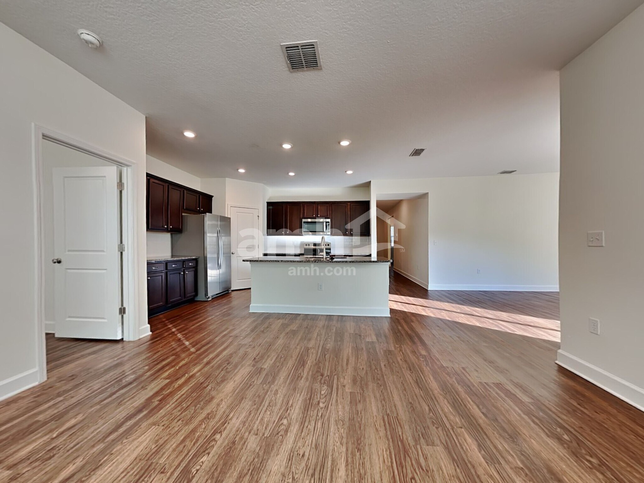 Building Photo - 11520 World Woods Ct