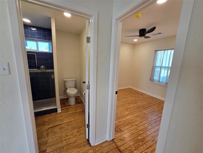 Building Photo - 914 Avenue K