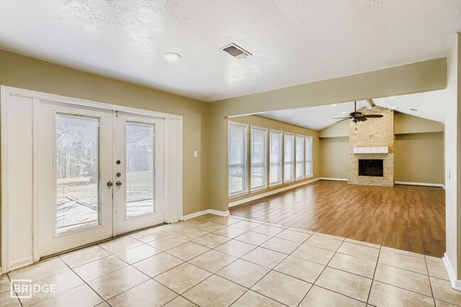 Building Photo - 15710 Sandy Hill Dr