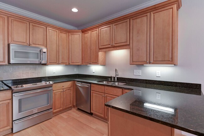 Building Photo - 3 Bedroom 2.5 bath low maintenance living for rent!