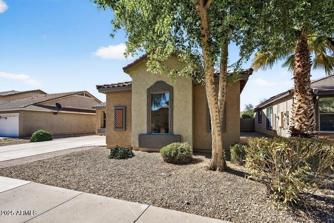 Building Photo - 18391 W Stinson Dr