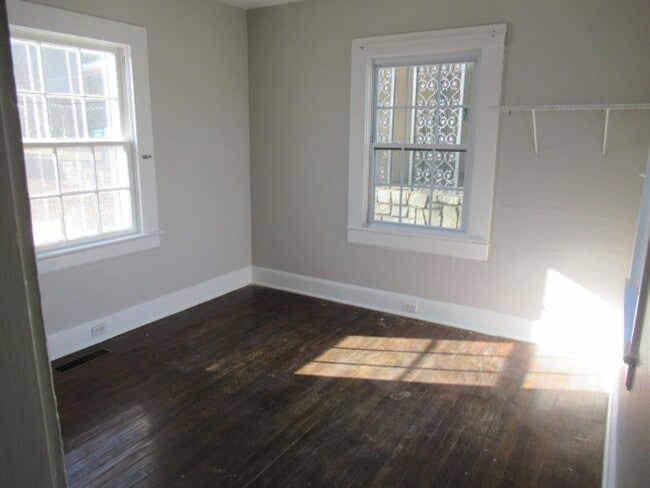 Building Photo - 1404 Maple St