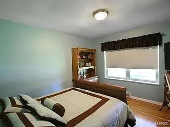 Building Photo - "Charming 3-Bedroom Retreat with 2 Full Baths in Prime Saint Louis Location - 1537 Sq Ft of Comfo...