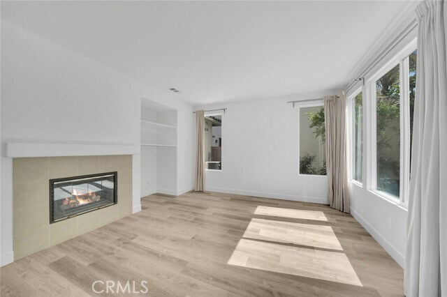 Building Photo - 24 Periwinkle