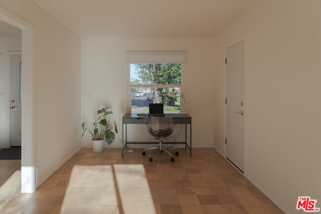 Building Photo - 22736 Cantlay St