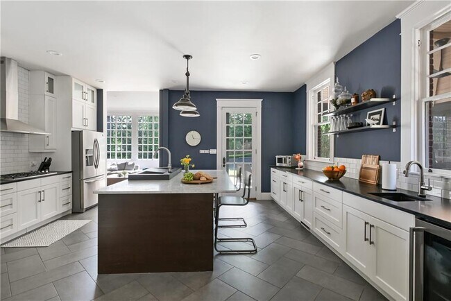 Building Photo - 635 Bonaventure Ave NE