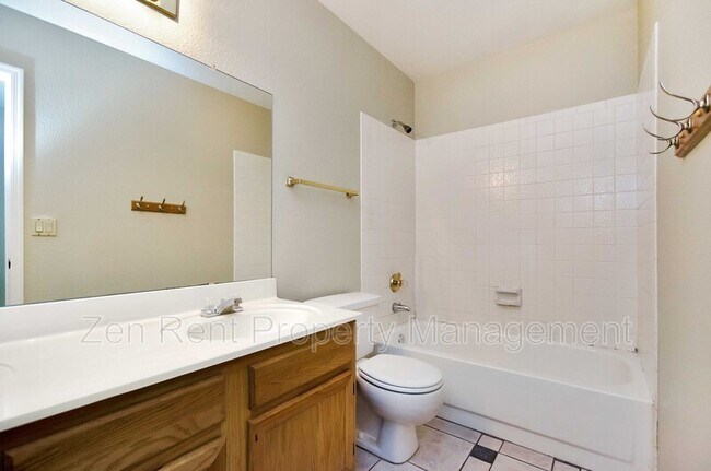 Building Photo - 5802 E Enrose St