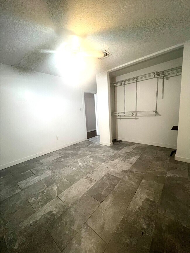 Building Photo - 10515 Sagewind Dr