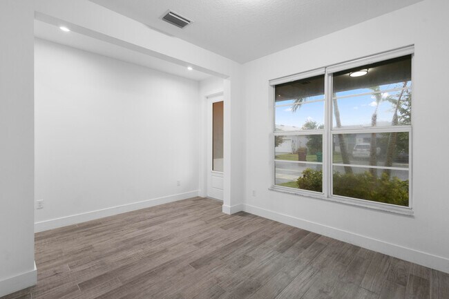 Building Photo - 10646 Hensley St