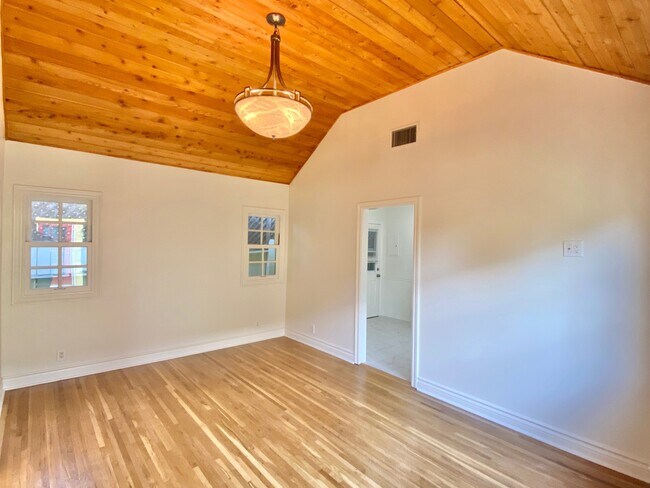 Building Photo - 9016 1/2 Rangely Ave