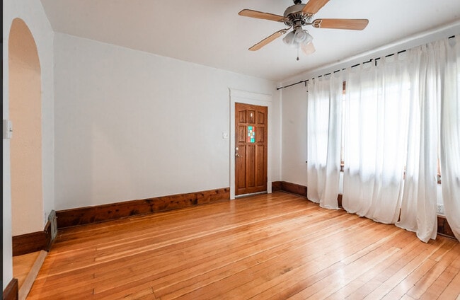 Building Photo - 450 Quince St