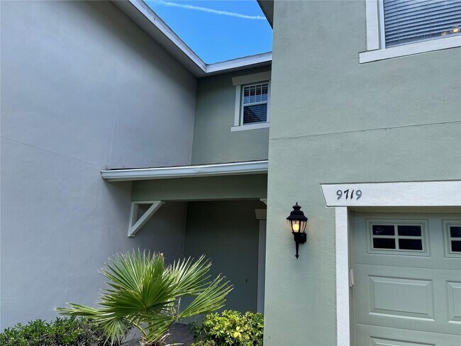 Building Photo - Beautiful Townhouse located in Crowntree L...