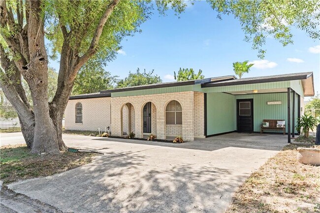 Building Photo - 1022 S Richmond Dr