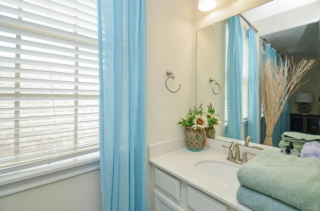 Building Photo - 18214 Lake Eagle Dr