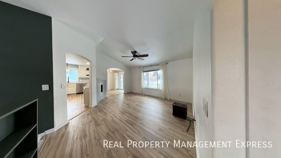 Building Photo - Spacious 4BR, 2BA Gem with Fireplace and Open Basement