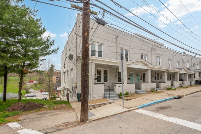 Building Photo - AVAILABLE OCT 1ST! Renovated 1-bedroom apartment in the HIGHLY DESIRABLE DORMONT neighborhood!