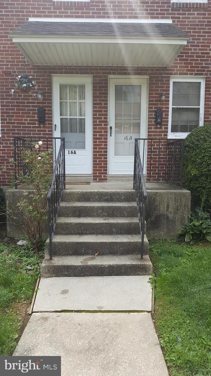 Building Photo - 16 St Albans Ave