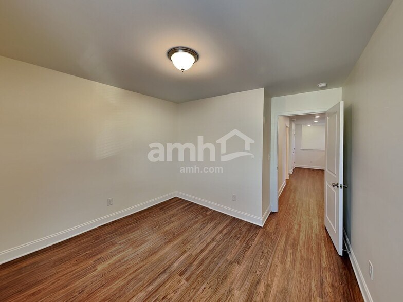 Building Photo - 173 River Hwy