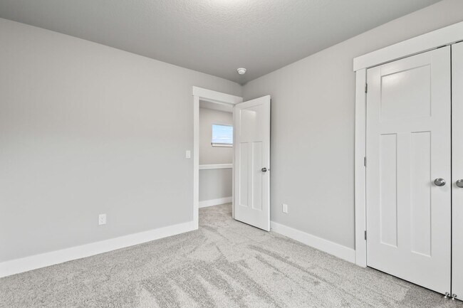 Building Photo - 748 Pinebreak