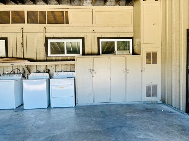 Building Photo - 4733 Merwin St