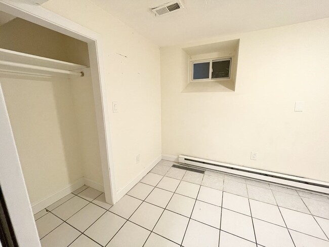 Building Photo - 733 Parker St