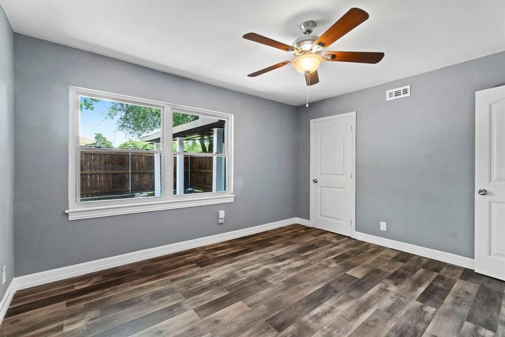 Building Photo - 1910 Danube Dr