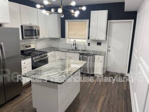 Building Photo - 815 Chauncey Ave