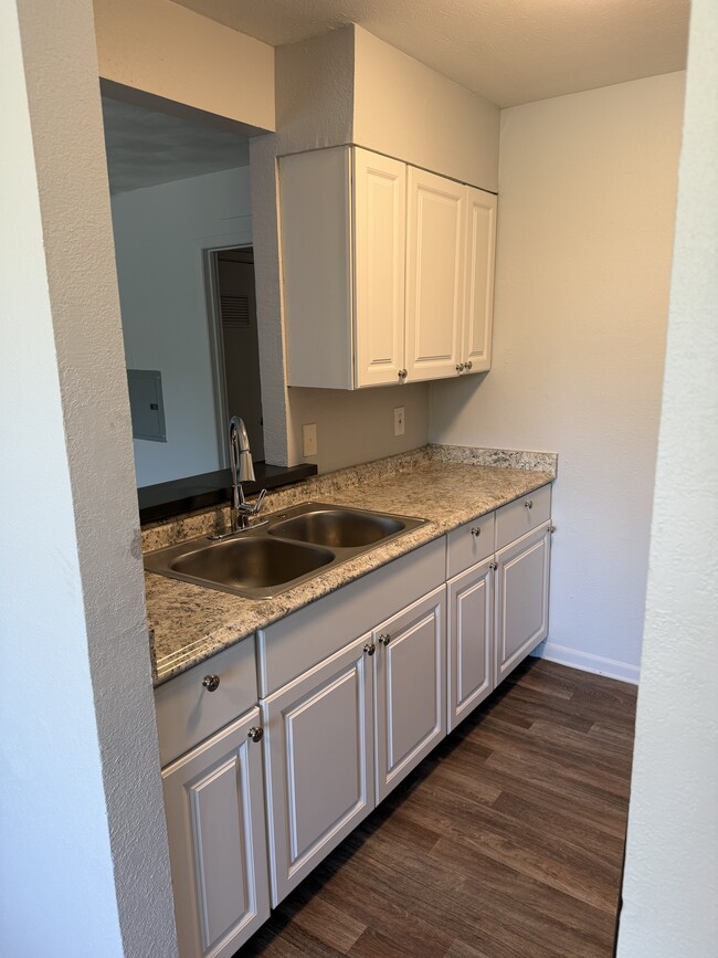 Building Photo - Pine Street Terrace