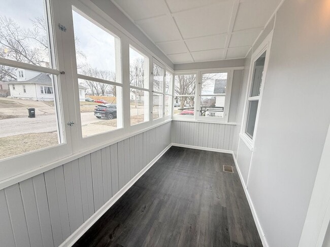 Building Photo - Newly Remodeled 2 BR/1 BA Home!