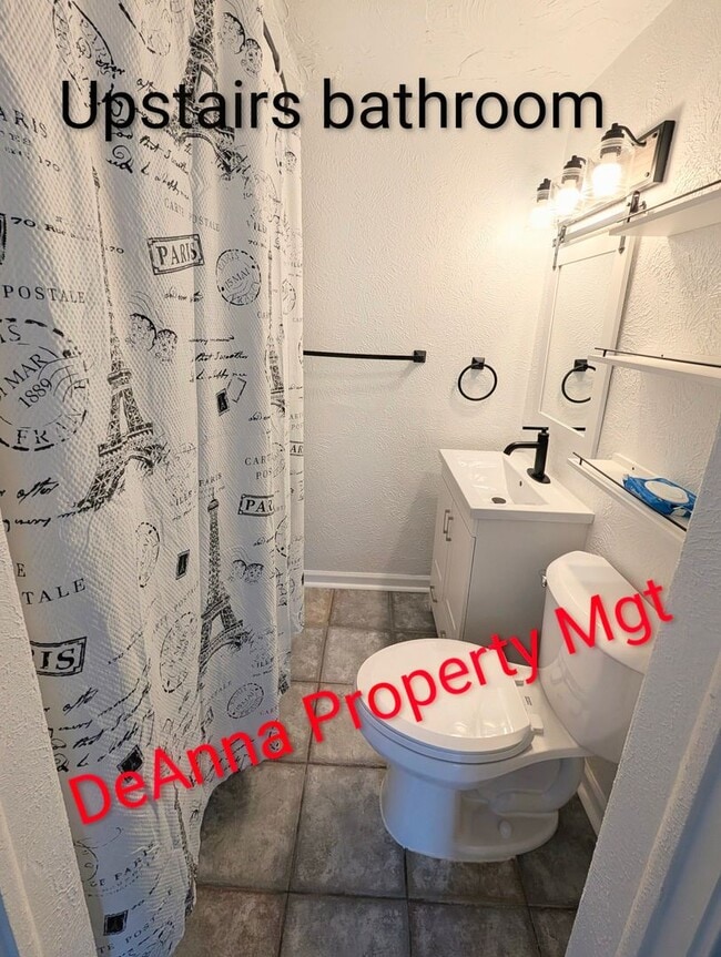 Building Photo - Remodeled 2 -3 bedroom home Elyria
