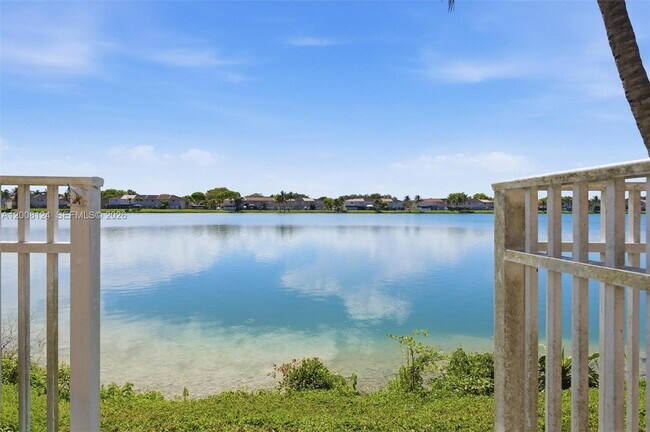 Building Photo - 17530 SW 139th Ct