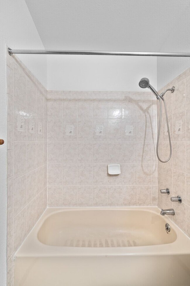 Building Photo - Spacious 4 Bedroom Home in Longmont