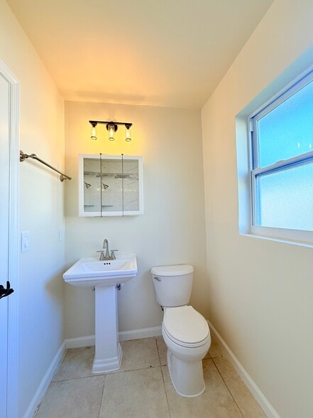 Building Photo - 7000 Hibiscus Ave S