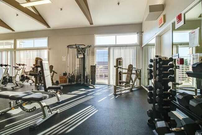 Building Photo - Perectly Located, **PET FRIENDLY** Spacious, 2bed/ 2bath, Emeryville Condo For Rent