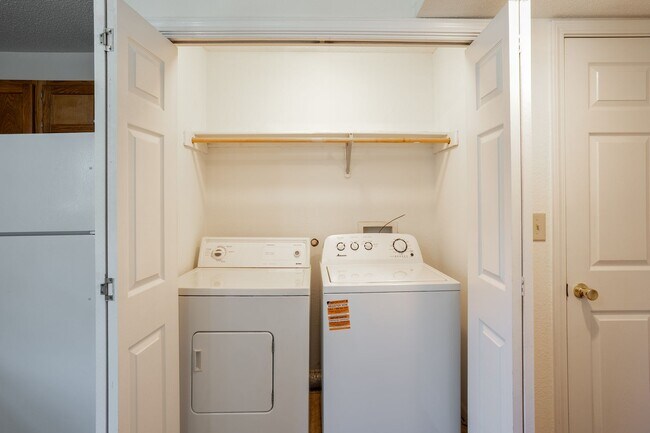 Building Photo - 4401-4403 Cheryl Ct.