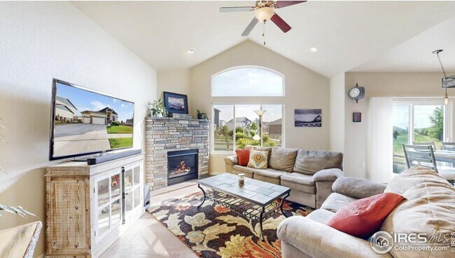 Building Photo - 532 Mount Rainier St