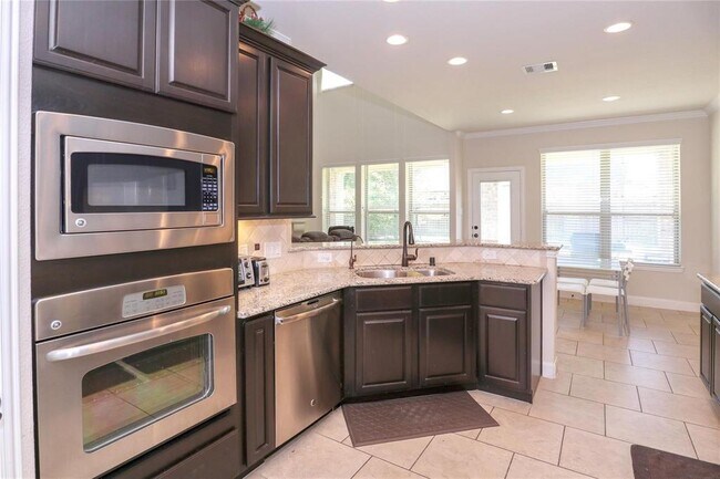 Building Photo - 10326 Hatcher Dr