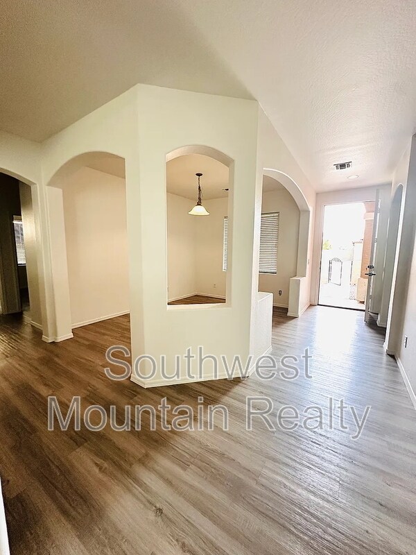 Building Photo - 2070 E Indigo Dr