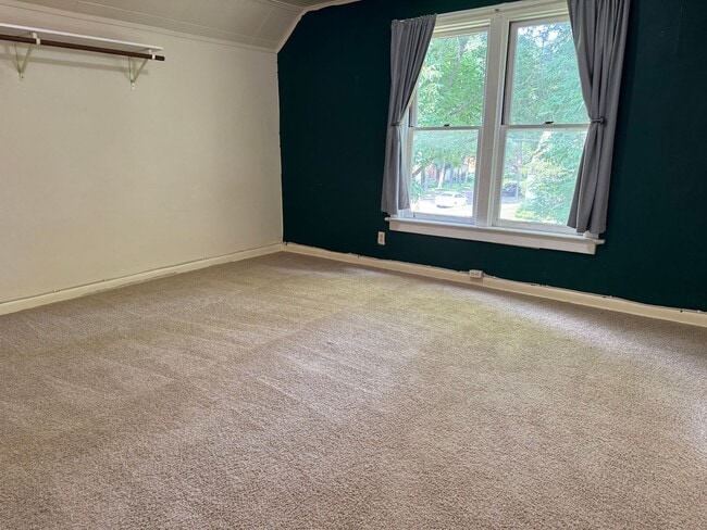 Building Photo - 721 W Olin Ave